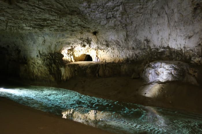 Visita a las Cuevas de Arantzazu y sus pozas naturales